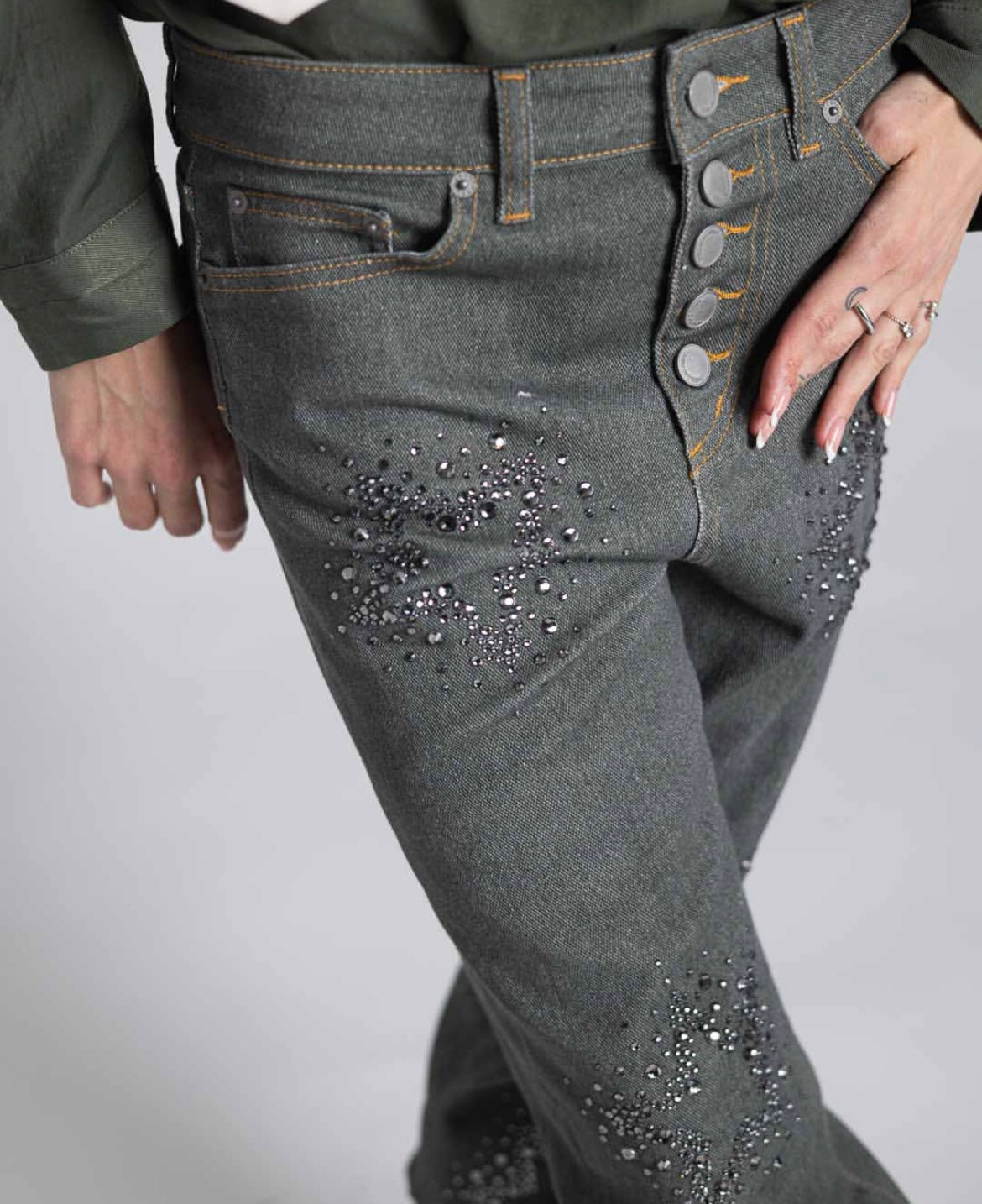 pantaloni loose grigi